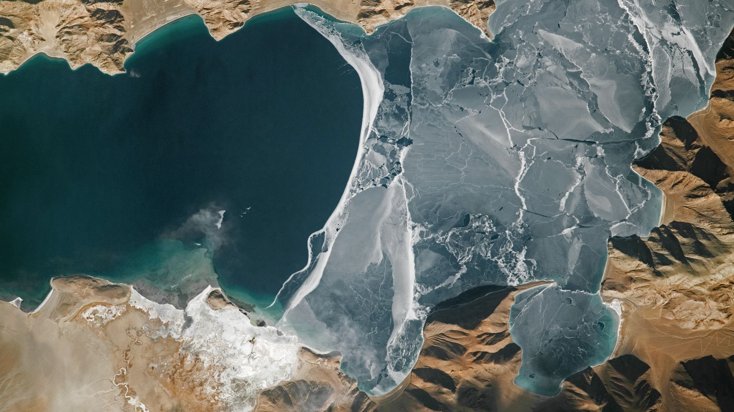 World's Highest Frozen Lake Fractures Along China-India Border